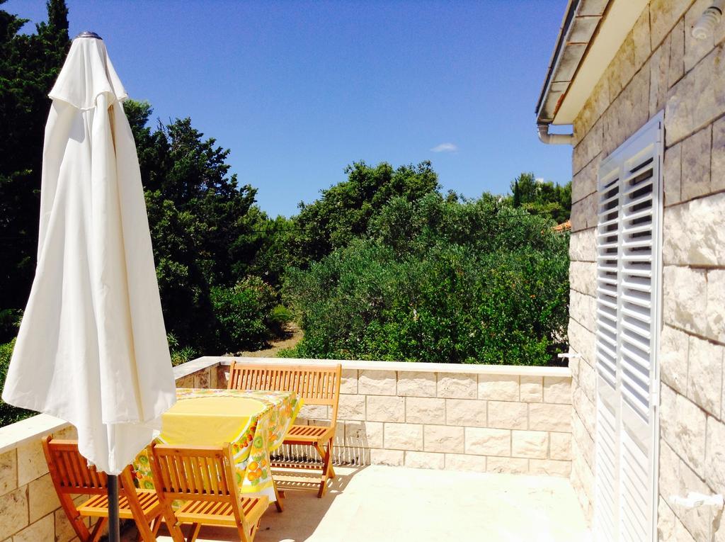 Guest House Perfect Location Bol Exterior photo